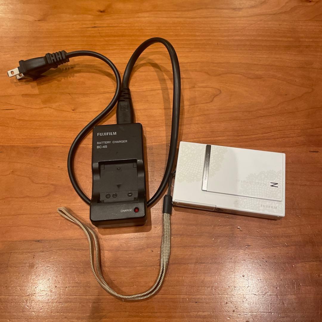 FUJIFILM Z250 コンパクトデジタルカメラとBC-45充電器 FUJIFILM Z250 コンパクトデジタルカメラとBC-45充電器 - デジタル