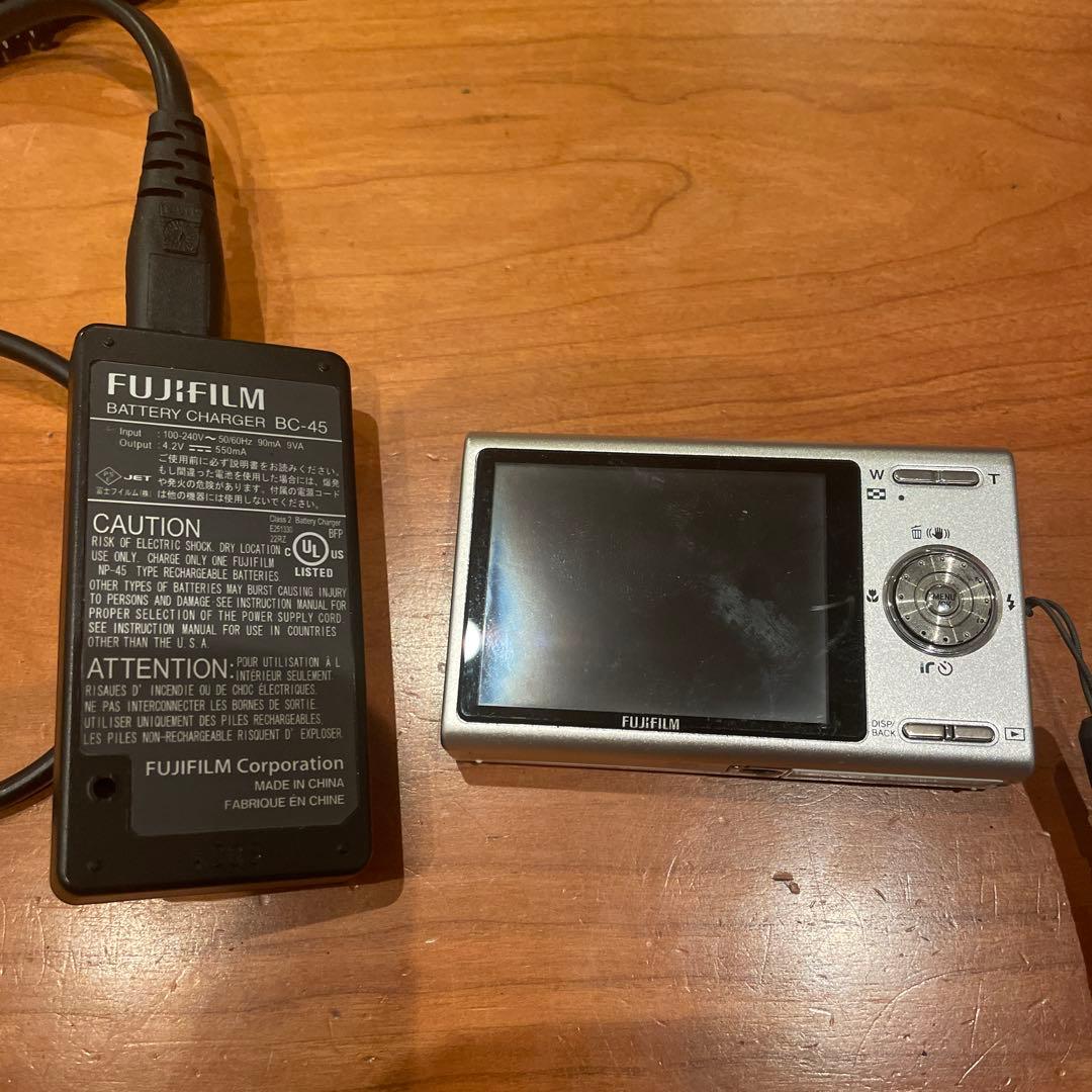 FUJIFILM Z250 コンパクトデジタルカメラとBC-45充電器 - デジタル