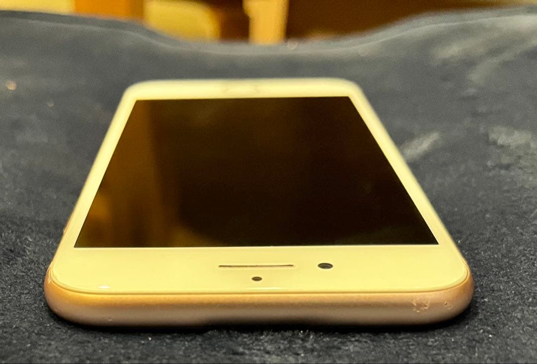 Apple iPhone 8 ゴールド 本体 箱はSE2？ Apple iPhone ゴールド