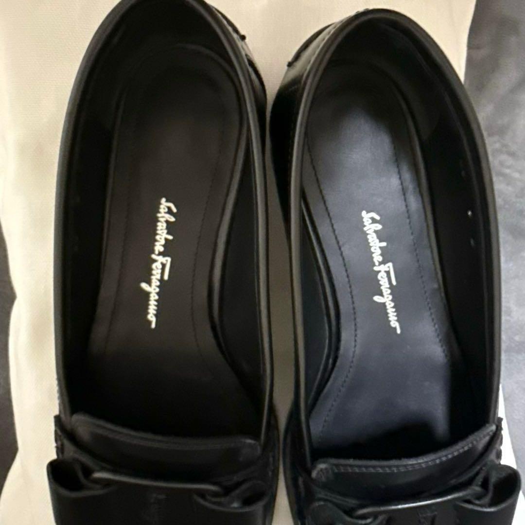 24時間以内発送！フェラガモ VIVALDO ヴァラブラックレザーローファー