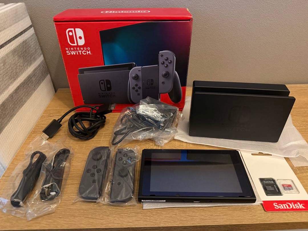 Nintendo Switch グレー 本体 付属品あり 任天堂（Nintendo） 新型 スイッチ Switch 本体 完品 ジョイコン Joy