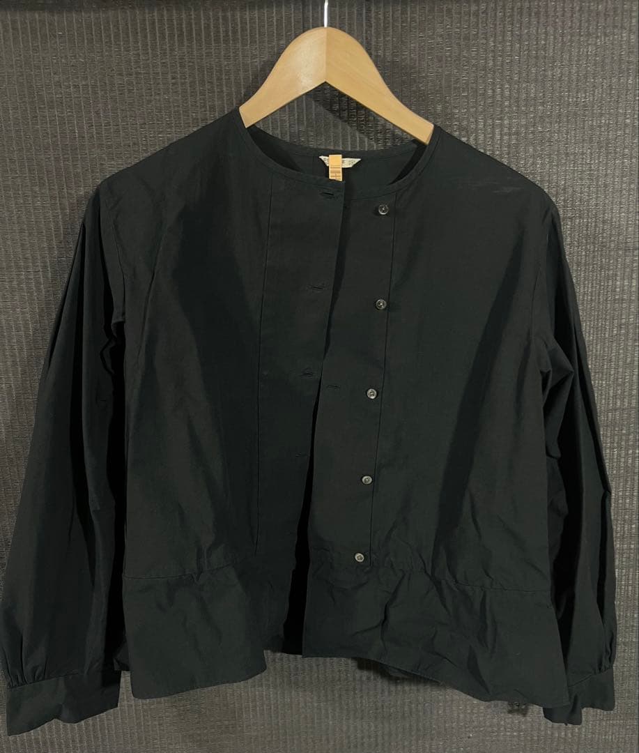 ARTS&SCIENCE Back tuck blouse アーツ&サイエンス Back button side