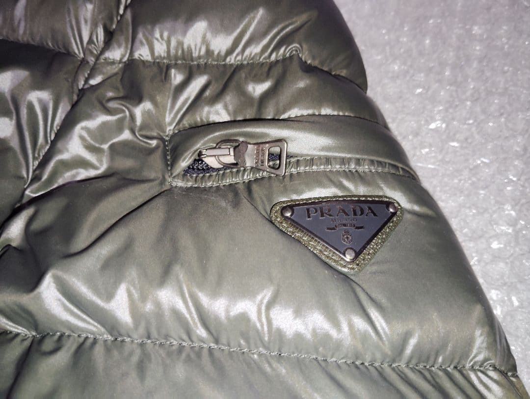 超美品・希少品】PRADA プラダ 三角ロゴ ダウンジャケット カーキ
