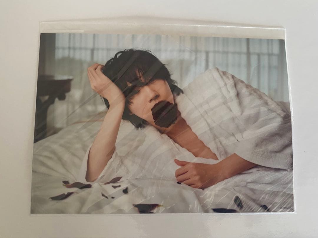 直筆サイン入り】桜田通CALENDAR 2021.4-2022.3 宇宙限定版 - メルカリ