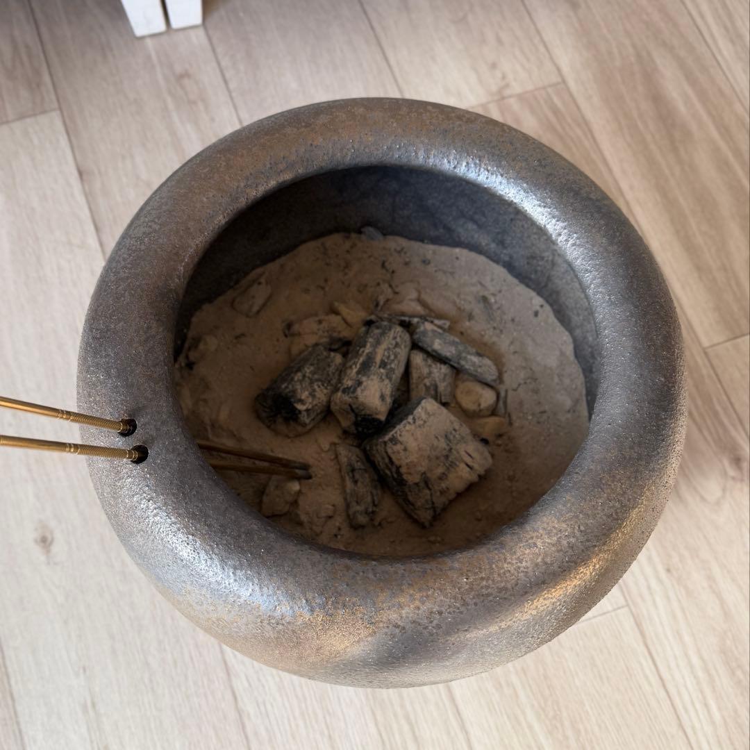 美品】灰・火箸付き 信楽焼 10号砂釉金彩火鉢