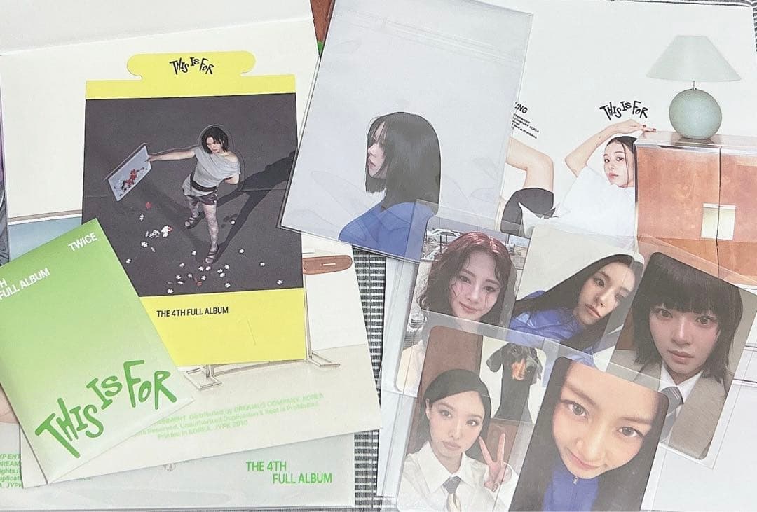 TWICE ジョンヨン サイン入りポストカード アルバム付き TWICE アメリカ版 アルバム ジョンヨン サイン入りポストカード - メルカリ