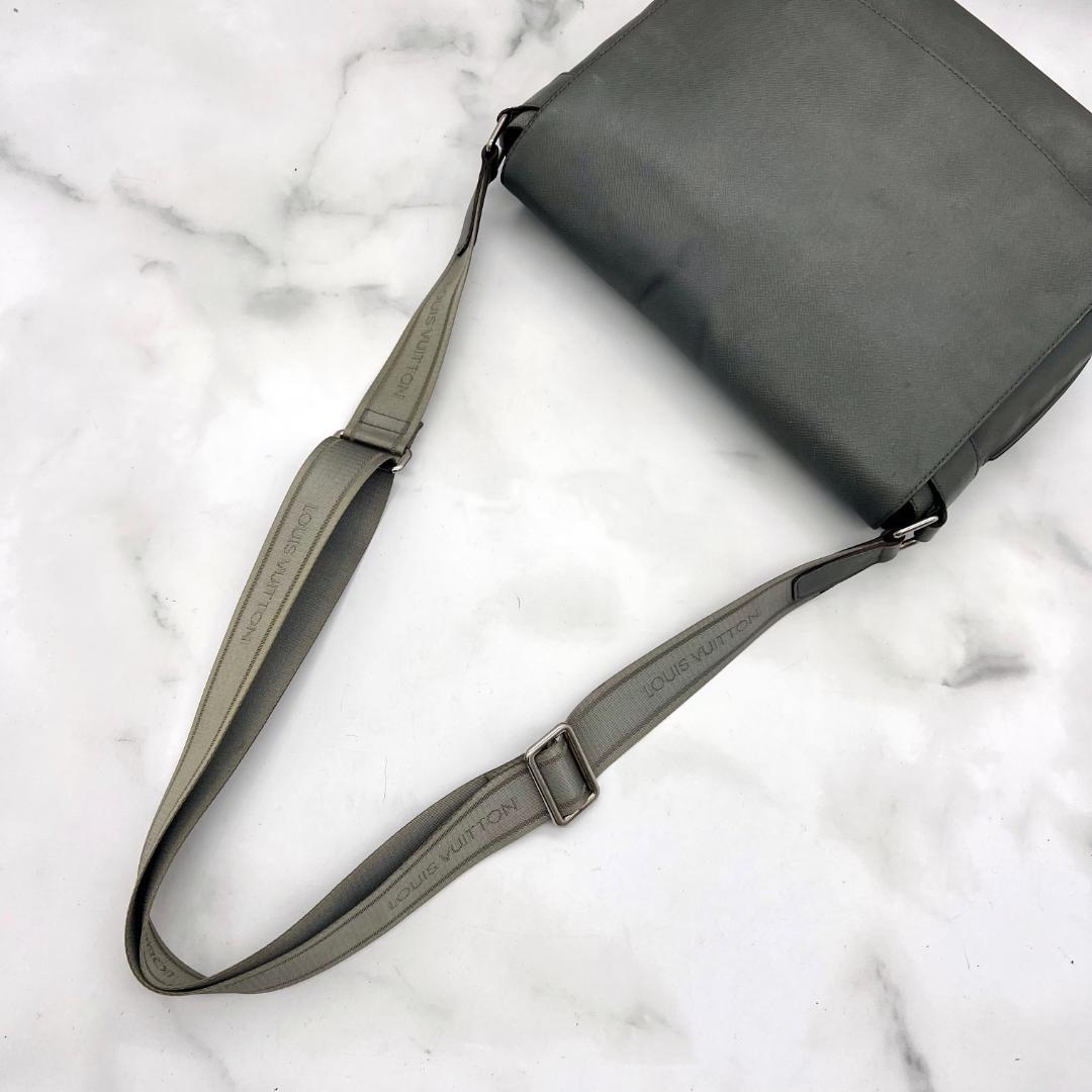 ルイヴィトン タイガ ロマンMM グレー メッセンジャー ビジネス