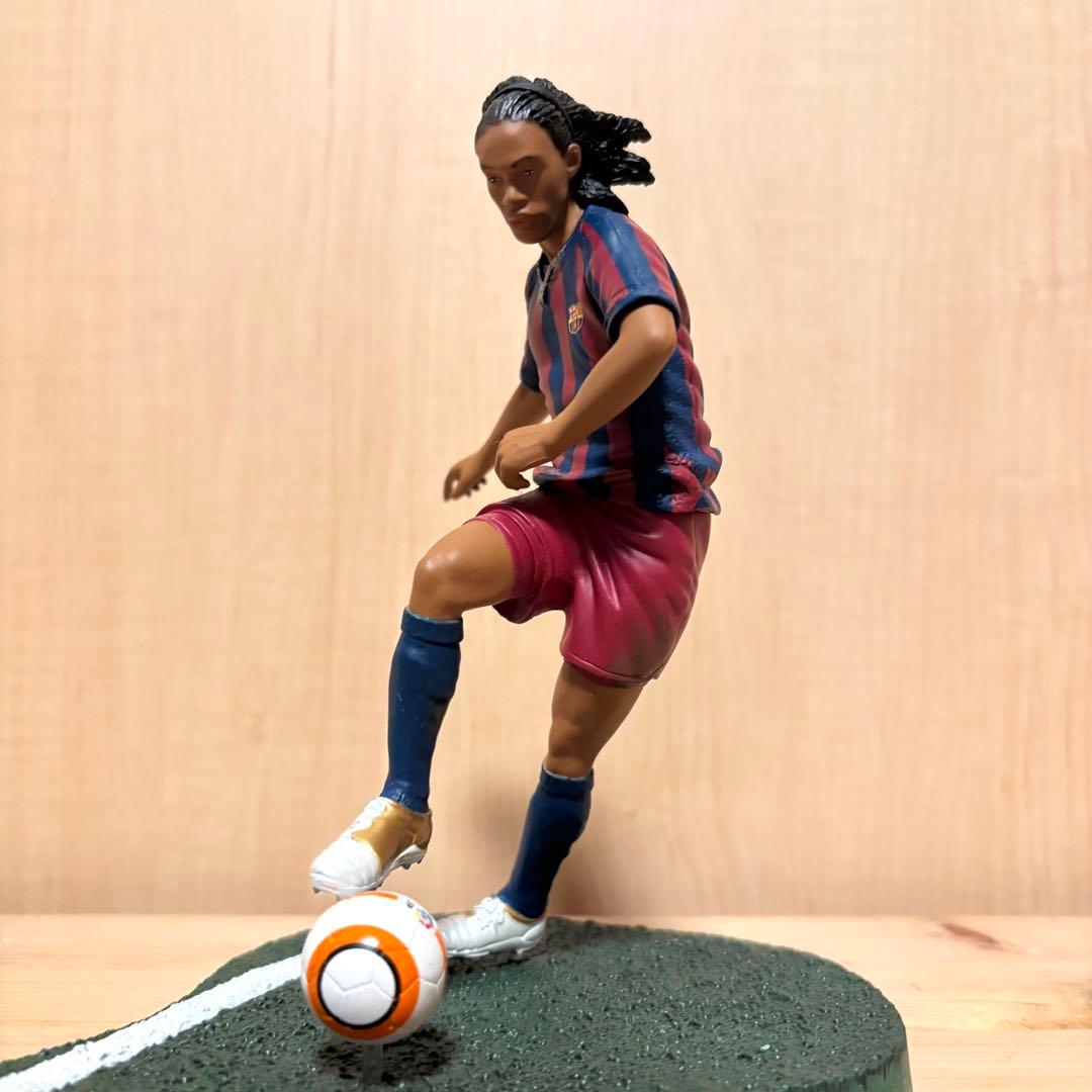 FTチャンプス バルセロナ ロナウジーニョ 6インチフィギュア - メルカリ