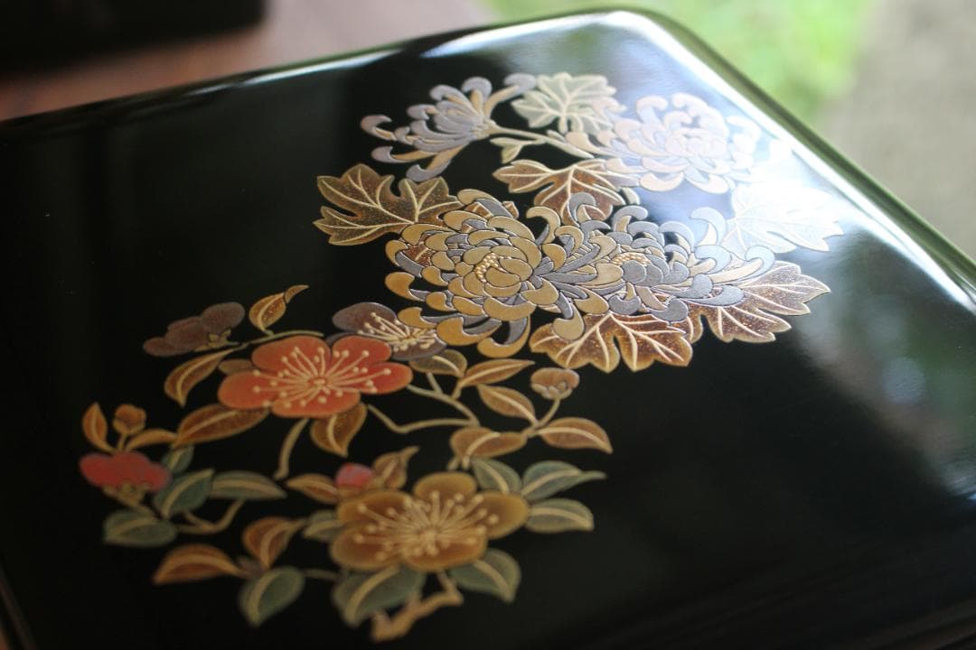 専用！上質黒漆に極上丸紋花蒔絵の映える手提四段重（