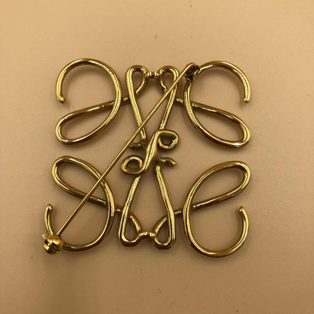 LOEWE ロエベ アナグラム ゴールドブローチ SG3056B - メルカリ