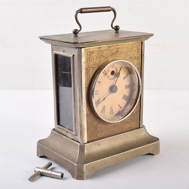 アンティーク　昭和レトロ　謙信洋行　置時計　ゼンマイ式　ジャンク品　VR8849 ジャンク品】ゼンマイ式 振り子式掛け時計 NHT TRADE MARK - メルカリ