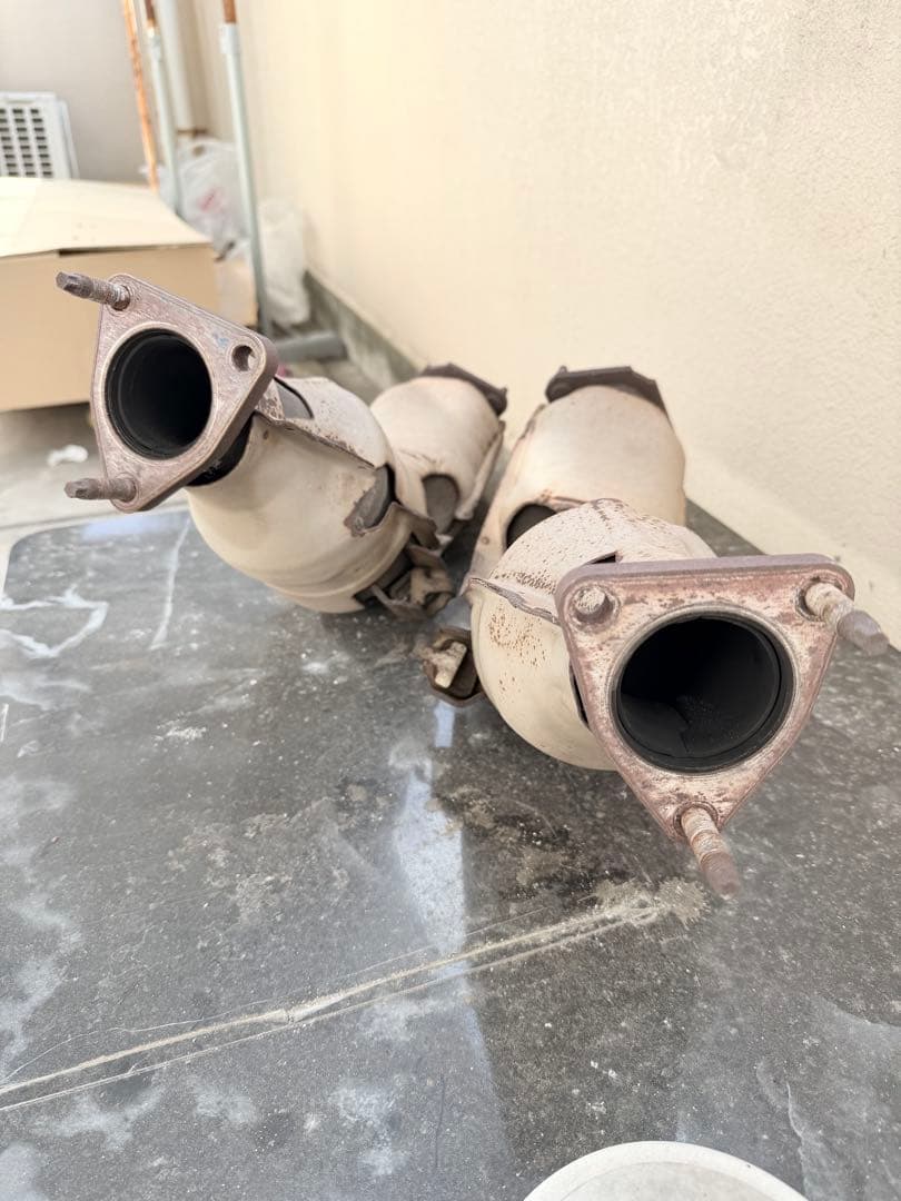 フェアレディZ33 純正触媒 - メルカリ