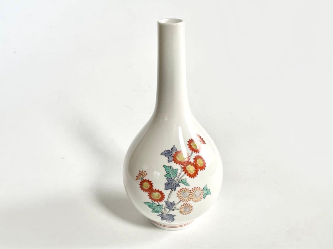 重要無形文化財　人間国宝　十四代酒井田柿右衛門　本人作　濁手菊文一輪生　花瓶 重要無形文化財 人間国宝 十四代酒井田柿右衛門 本人作