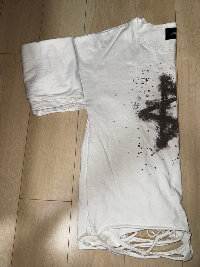 GRANCY ラインストーンデザインロンT ホワイト GRANCY】LinestoneDesign Graphic Damage LongTee / ラインストーン