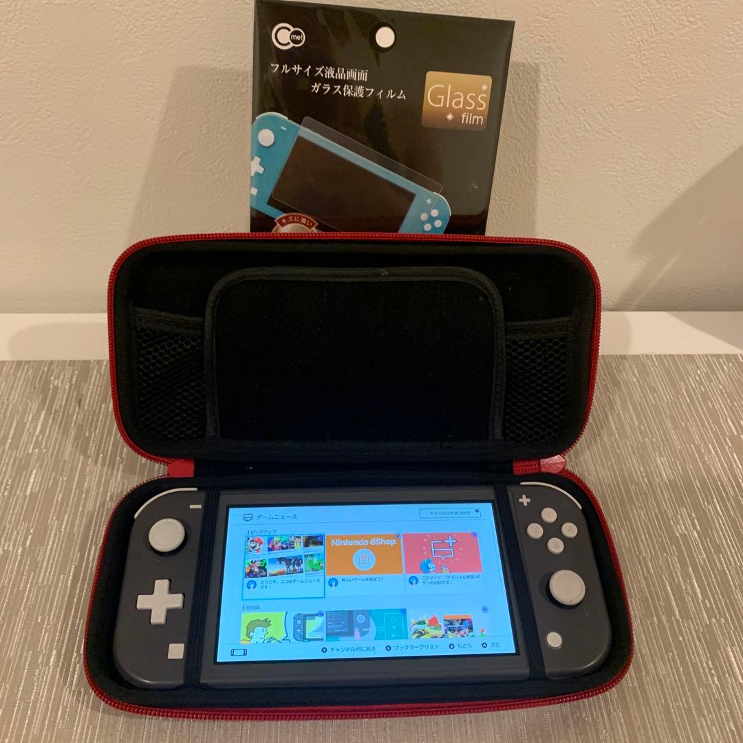 Switchライトグレー　ケース、画面保護シート付 Amazon.co.jp: 【任天堂純正品】Nintendo Switch Liteキャリングケース