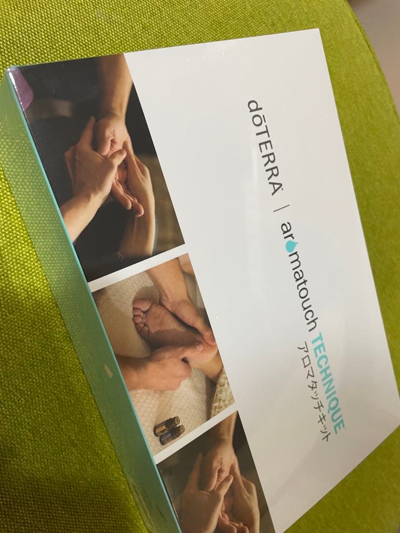 【値下げしました】アロマタッチキット　新品　ドテラ　正規品未開封 新品未開封□ドテラ□アロマタッチキット（ココナッツオイル専用ポンプ