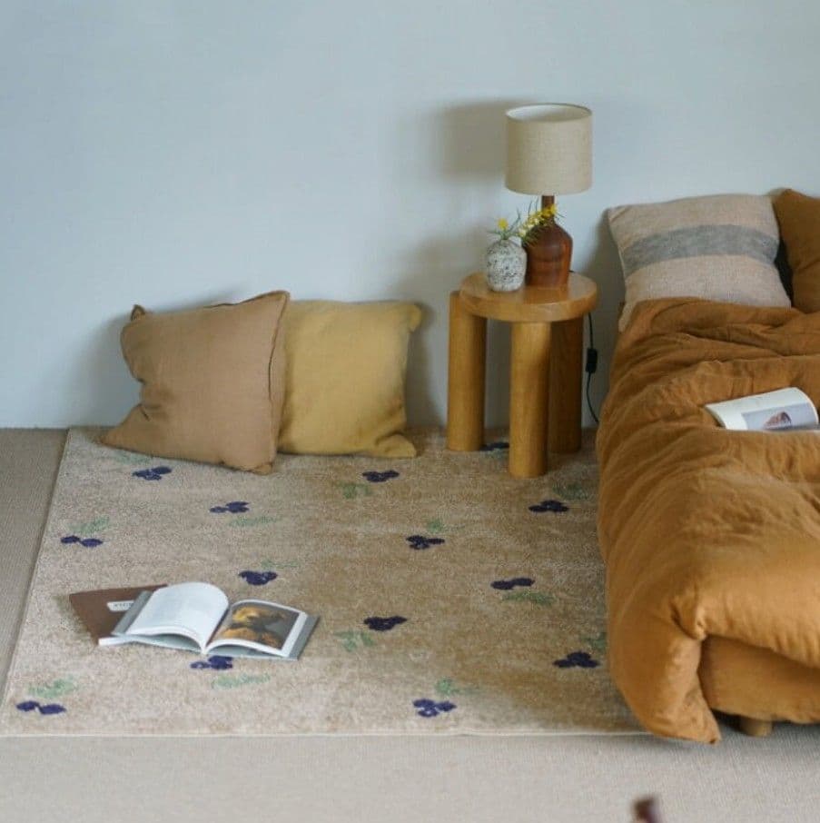 【未使用】cucan日本製1.5畳ラグマットゴム・接着剤不使用ブルーベリー柄 モチーフラグ ブルーベリー (90×130cm) | cucan ネットショップ