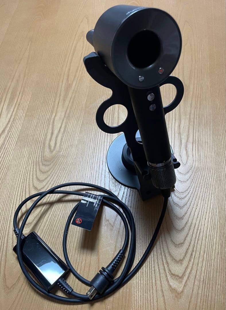 週末お値下げ《美品》 ダイソン ドライヤー HD08 &収納ホルダー