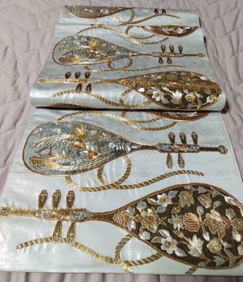 楽器琵琶と花の刺繍 袋帯