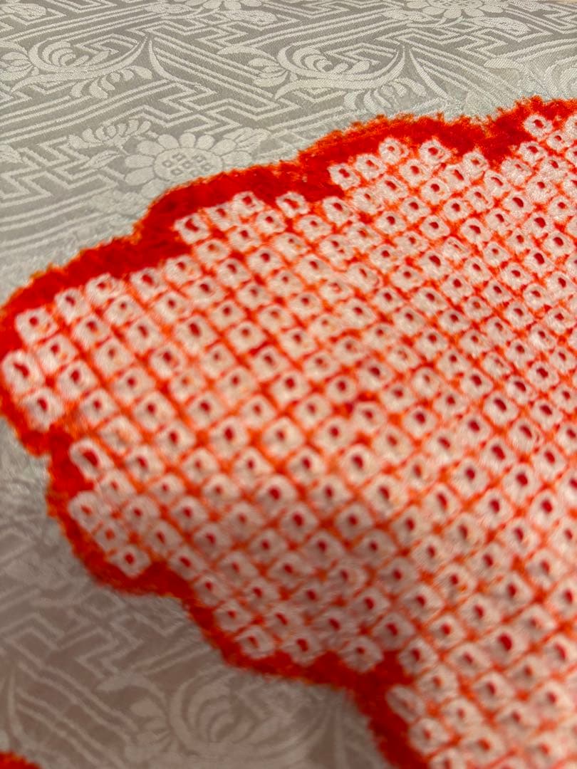 芸舞妓さんのようなはんなりした着こなし　絞り名古屋帯　水色に雲取り　ゑり萬畳紙付