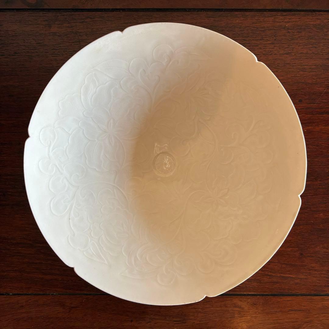 高麗陶房 宮岡英夫 「白磁陽刻花文鉢」 共箱入 作者サイン入25.12.10-2