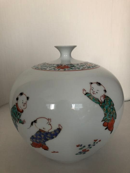 有田焼白磁の壺 奥川俊右衛門作 色絵 唐子