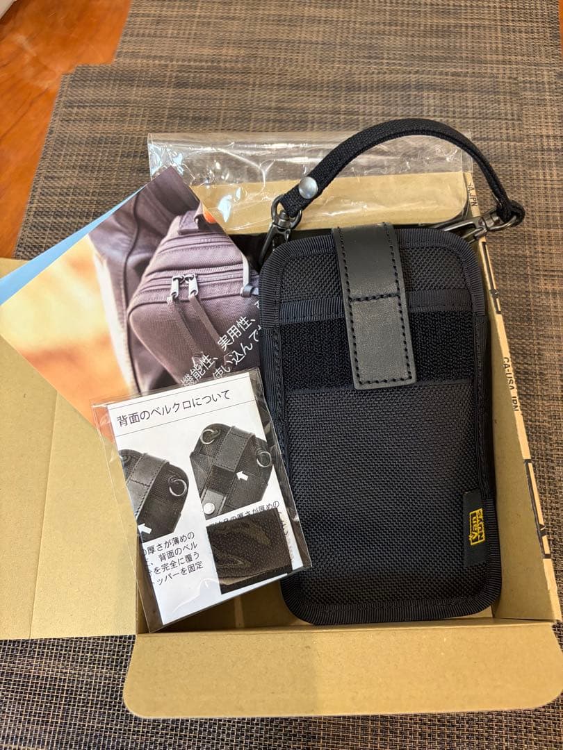 バンナイズ 縦型キャリングケース 新品未使用 iPhone15ProMax他対応