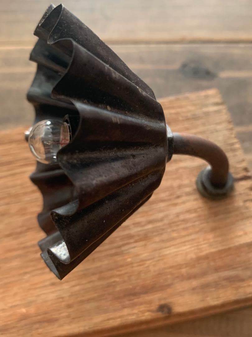 E・古道具 アンティーク雑貨 古材とミニモールドのランプ