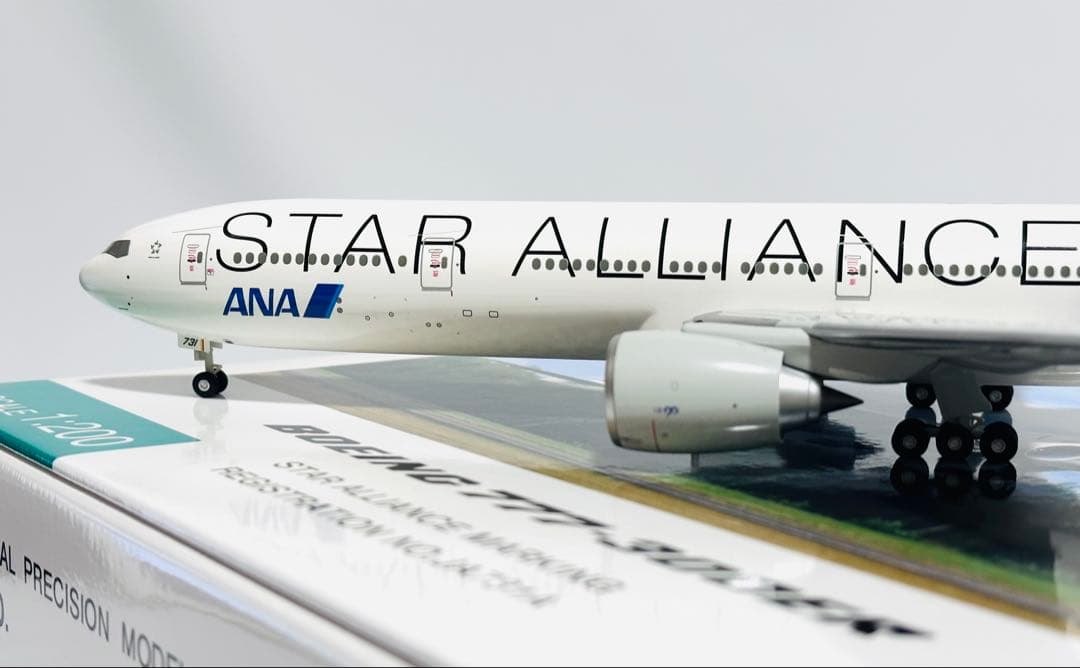 全日空商事 1/200 B777-300ER スターアライアンス NH20037