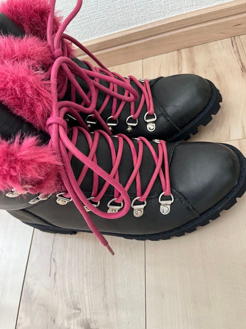 LIMI feu】ファー付きブーツ ブラック/ピンク