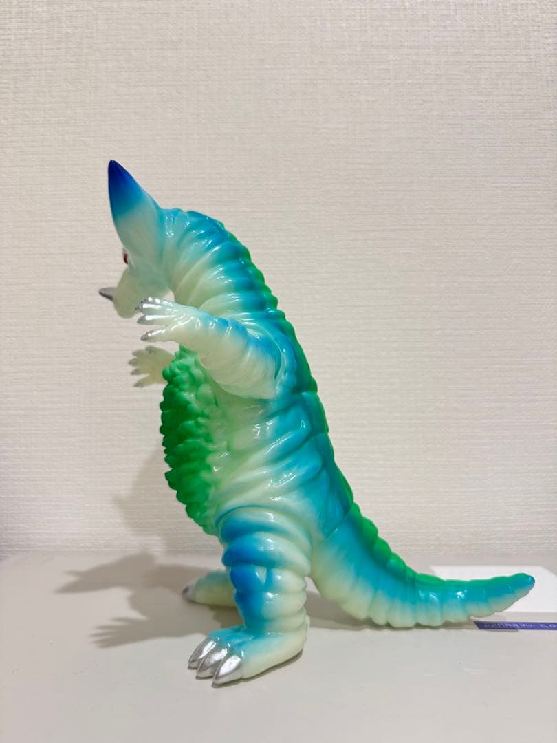 STRANGE GALLERY 僕の怪獣 怪奇画廊 ゴモラ 蓄光成型/青緑塗装 - メルカリ
