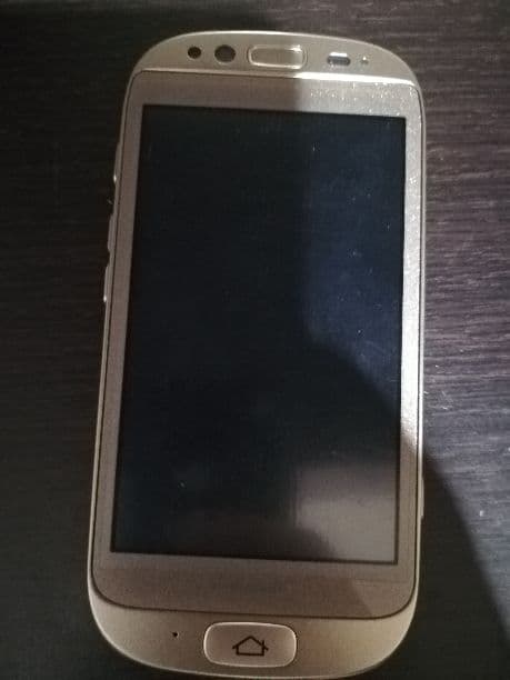 富士通　 f12D ドコモ、「らくらくスマートフォン F-12D」を8月1日に発売 - 価格.com