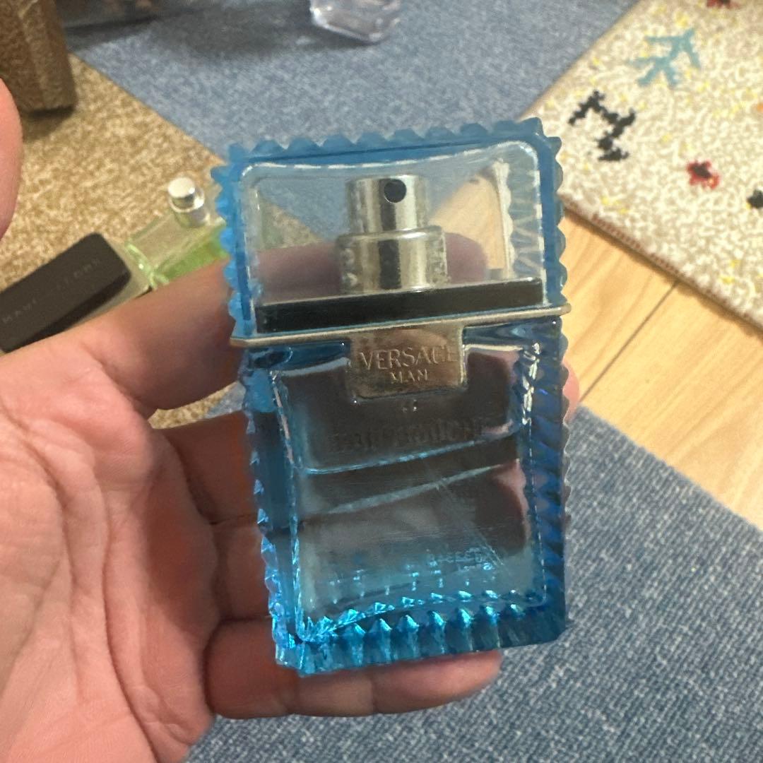 香水コレクションChanel, Versace, Givenchy di or