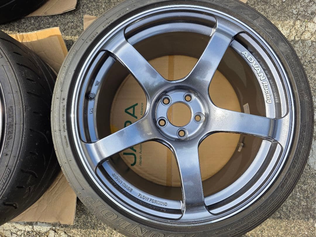 ADVAN TC-4 18インチ 9.5J +45 PCD100 5H