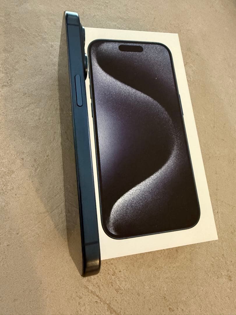 《美品》 iPhone15 Pro 512GB 本体 SIMフリー