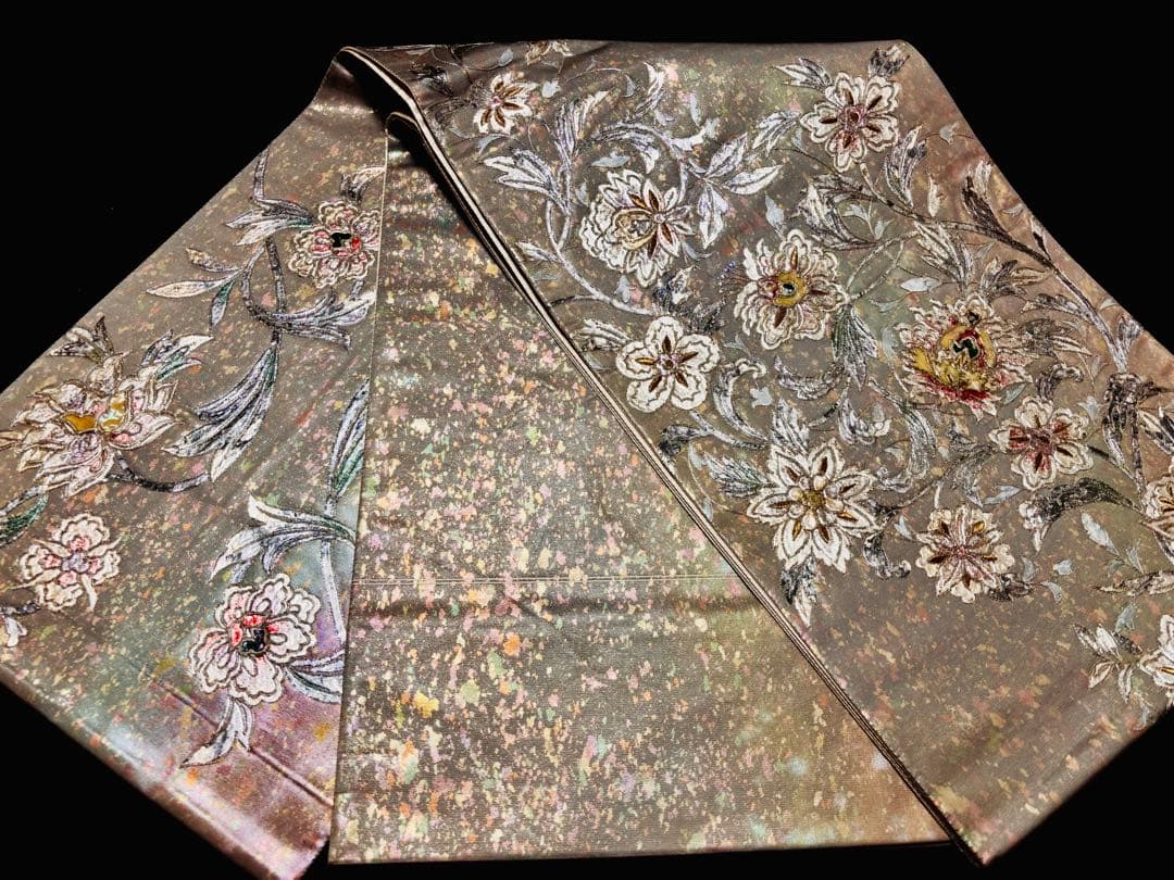 袋帯 螺鈿 金彩 刺繍 花唐草文様 お太鼓柄 - メルカリ
