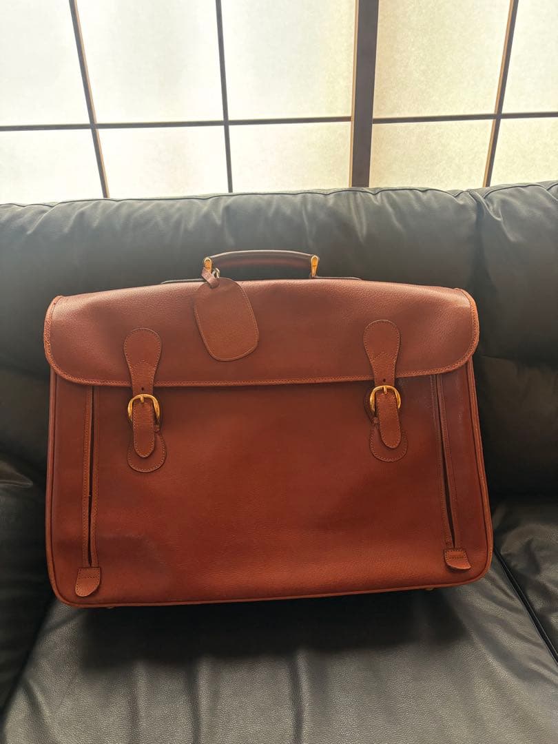 GUCCI ブラウンレザー ガーメントバッグ トラベルバッグ ストラップ付き GUCCI ブラウンレザー ガーメントバッグ トラベルバッグ ストラップ付き