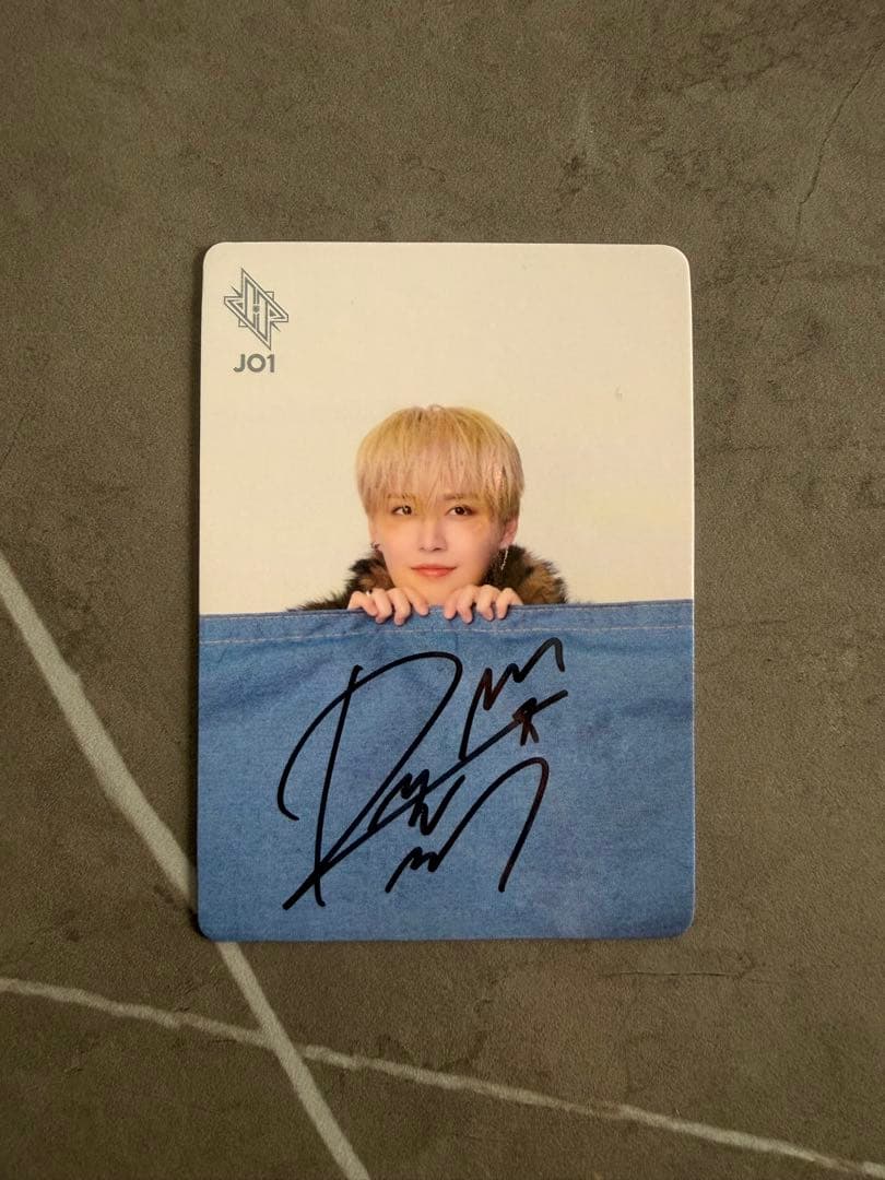 JO1 直筆サイン入りトレカ 白岩瑠姫 - メルカリ