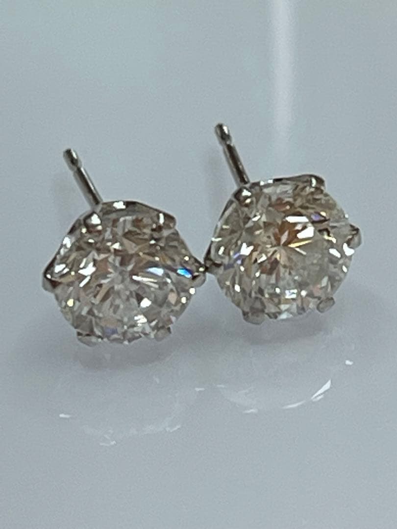 ダイヤピアス1.047ctと1.013ct ダイヤモンド ピアス 0.4ct(Total) SI1 D 3EX H&C プラチナ 中央宝石