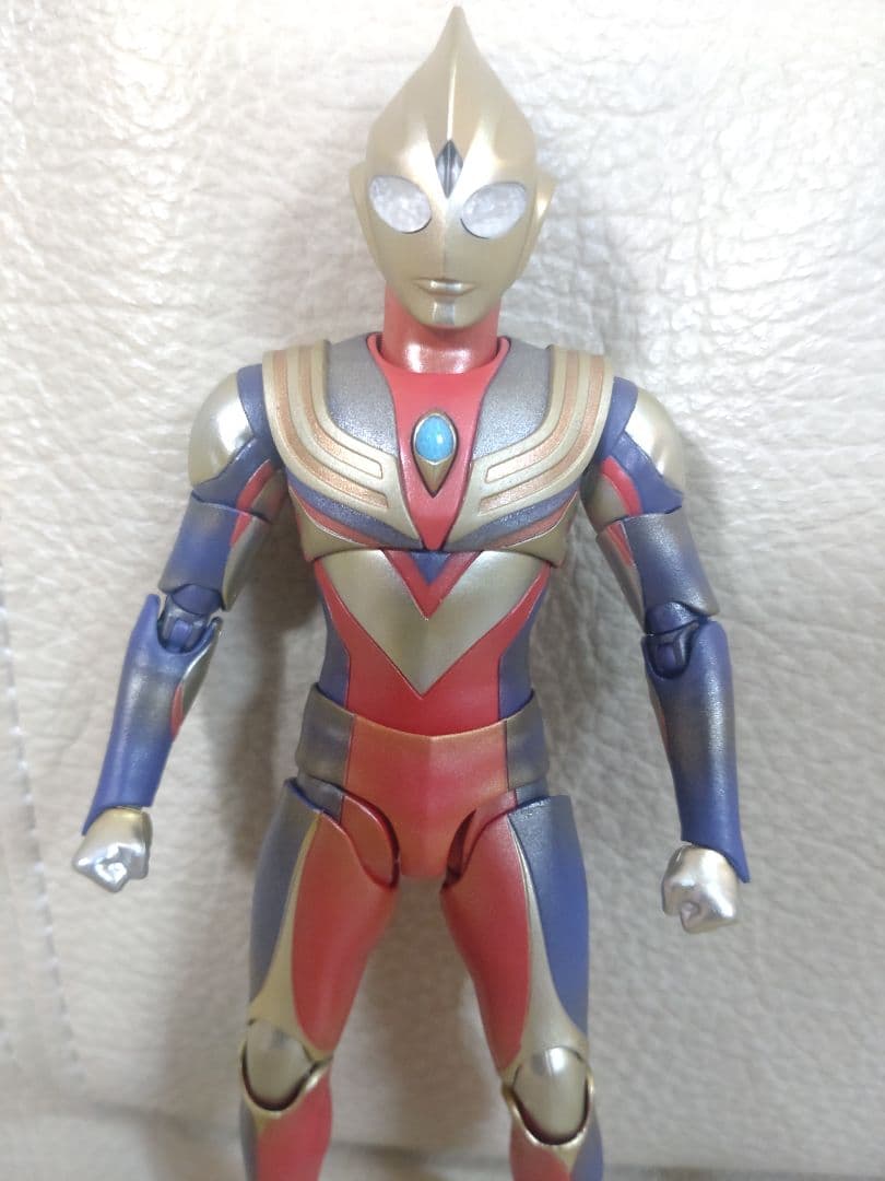 s.h.figures グリッターティガ 真骨彫 ウルトラマンティガ