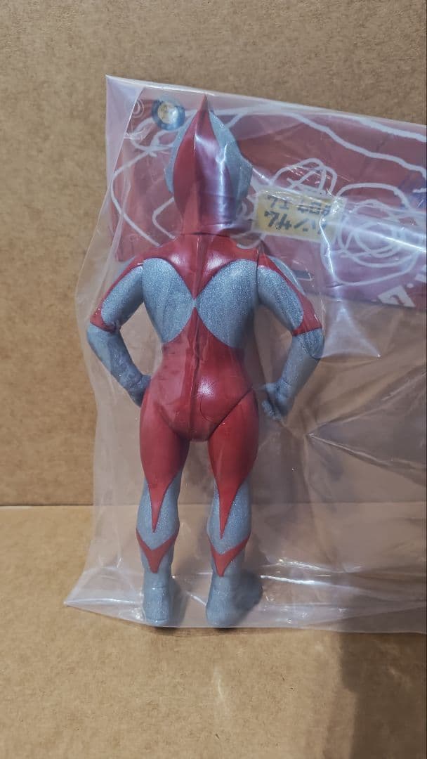 ハンサムタロウエム ウルトラマン グレーラメ 未開封 ソフビ - メルカリ