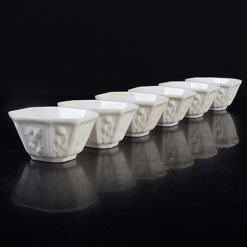 中国 徳化窯白磁 花刻 八角煎茶碗 六客 箱付 M 9027E - メルカリ