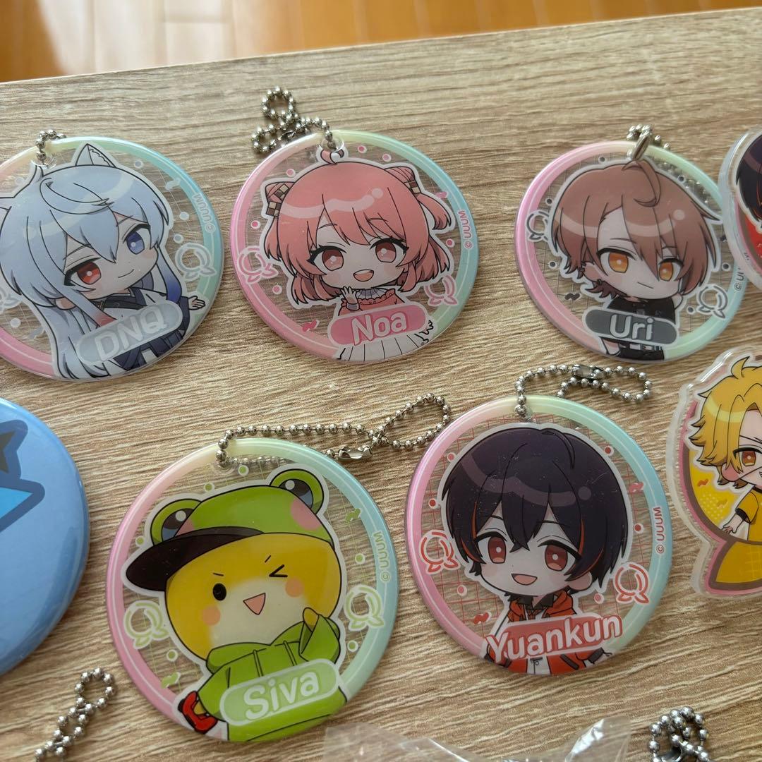 カラフルピーチグッズ からぴち まとめ売り 缶バッジ キーホルダー 等