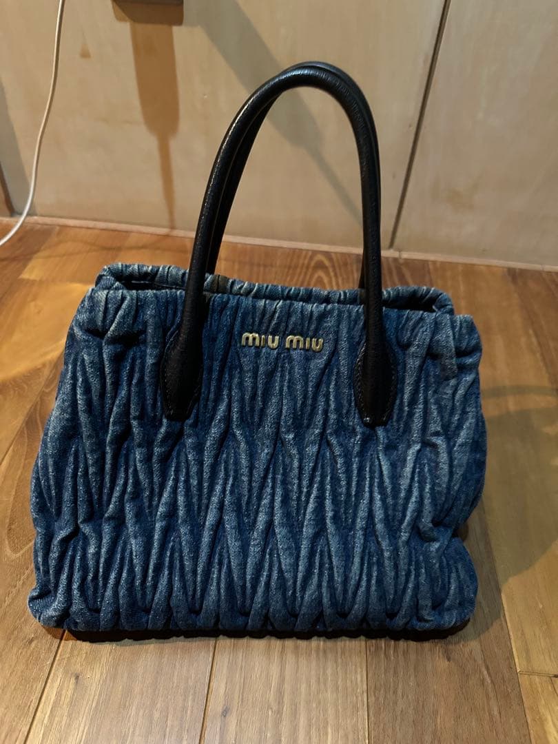 MIU MIU デニムプリーツハンドバッグ miumiuデニムトートバッグ☆バイカー☆ブルー×黒 (MiuMiu/トートバッグ