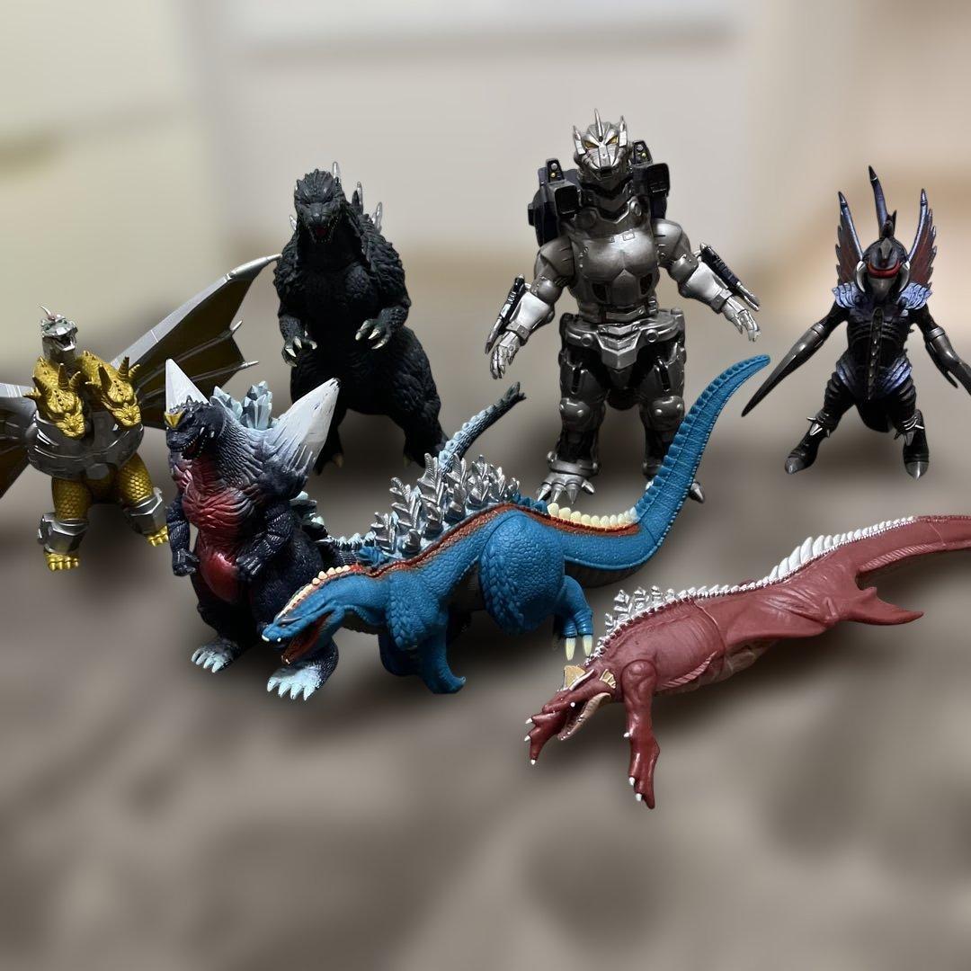 ゴジラ シリーズ フィギュア 7体 可動式 - メルカリ