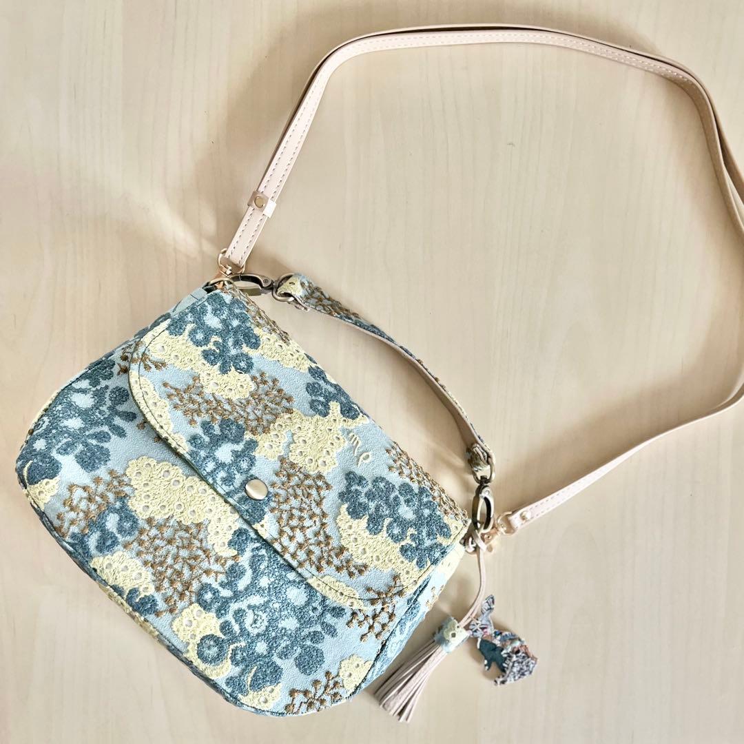 ミナペルホネン コロンとしたショルダーバッグMB504-051 tambourine ショルダーバッグ - minä perhonen