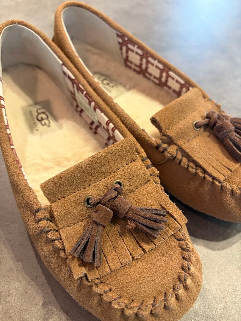 UGG ブラウンモカシン 23cm - メルカリ