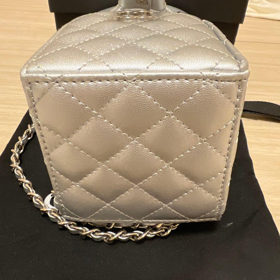 CHANEL ノベルティ キルティングチェーンショルダー巾着タイプ - メルカリ