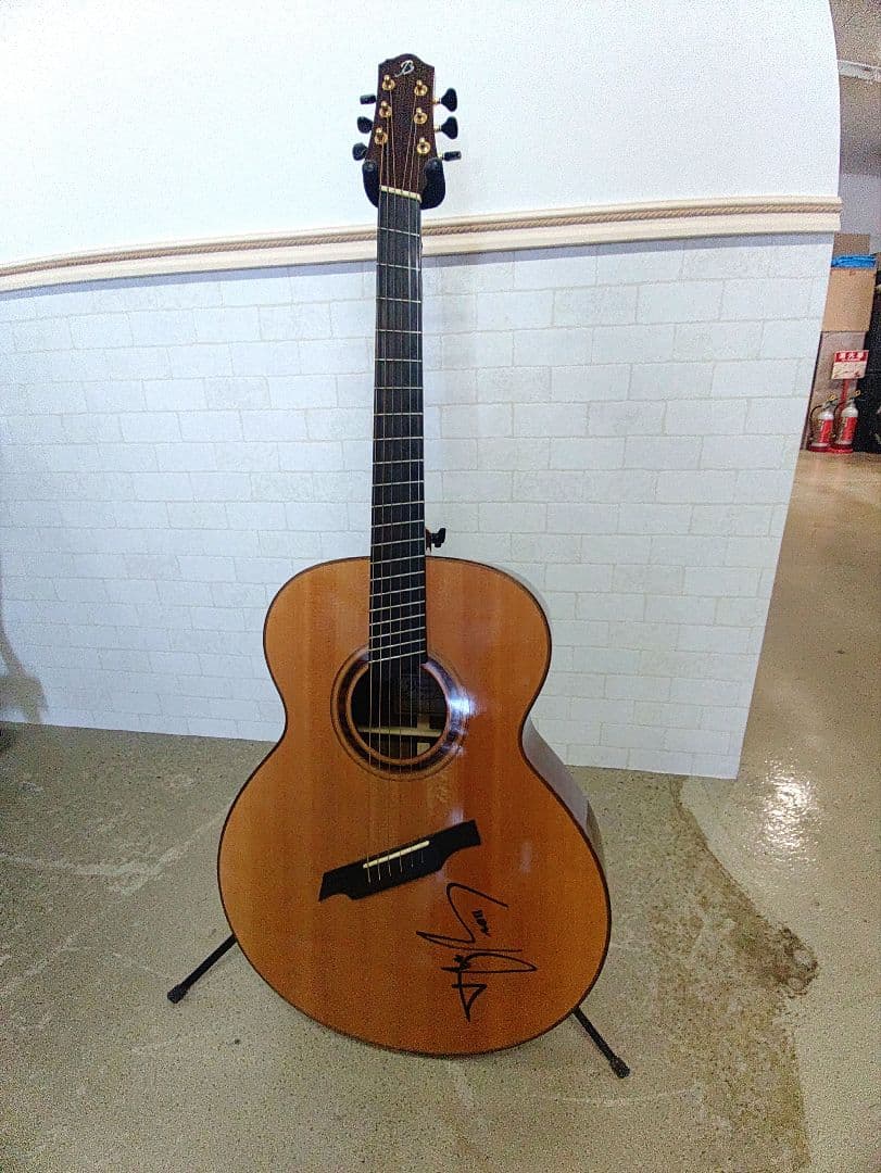 ベネトウ　SJ fanfret Dream Guitars- Beneteau Fan Fret Baritone - YouTube