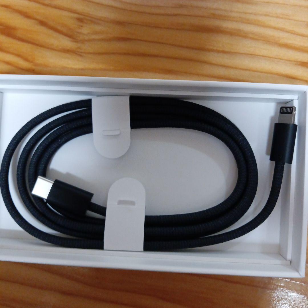 Magic Mouse 本体とUSB-CケーブルMagic Trackpad 本体とUSB-Cケーブル